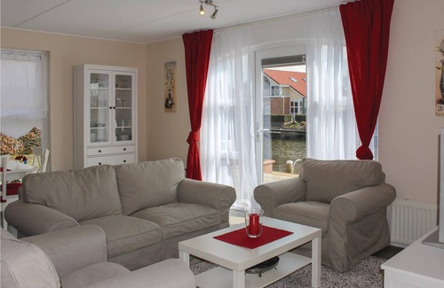 Workum House | Wonderful vacation home not far from the Ijsselmeer.