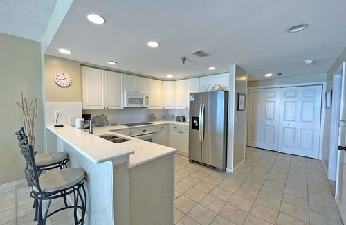 Pensacola Beach Condo | Wonderful views of the Gulf from this 5th flr Emerald Isle, Gulf front condo!