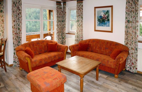 Hornberg House | Wonderful villa for 6 guests with WIFI, TV, balcony, pets allowed and parking