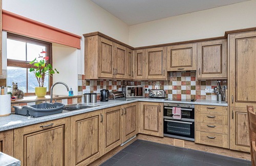 Glandyfi House | Wonderful villa for 6 people with WIFI, hot tub, TV, pets allowed and parking