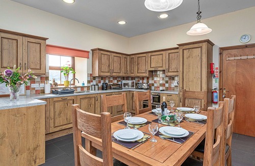 Glandyfi House | Wonderful villa for 6 people with WIFI, hot tub, TV, pets allowed and parking