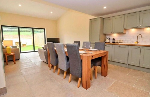 Little Rissington House | Wonderful villa for 6 people with hot tub, WIFI and pets allowed
