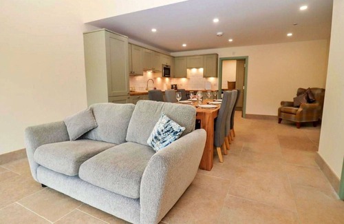 Little Rissington House | Wonderful villa for 6 people with hot tub, WIFI and pets allowed