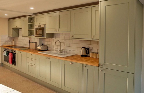 Little Rissington House | Wonderful villa for 8 people with hot tub, WIFI, pets allowed and parking
