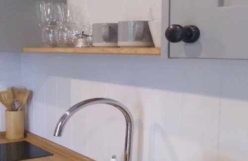 Steyning House | Wonderful villa for 2 guests with WIFI, terrace and parking