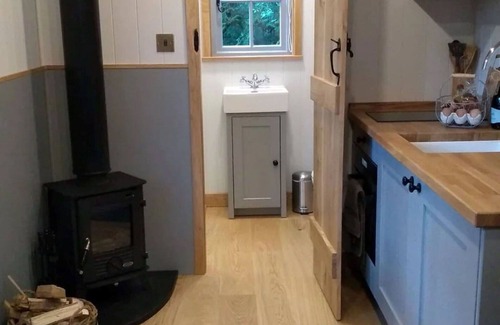 Steyning House | Wonderful villa for 2 guests with WIFI, terrace and parking