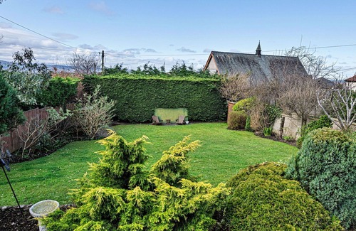 Dyserth House | Wonderful villa for 4 people with hot tub, WIFI, terrace and parking