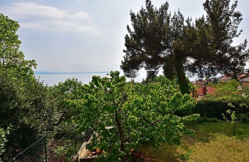 Volosko House | Wonderful villa for 4 guests with WIFI, A/C, hot tub, TV, patio and parking