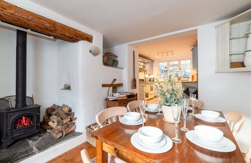 Portloe House | Wonderful villa for 6 guests with WIFI, TV, patio and pets allowed