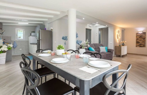 Trappeto Villa | Wonderful villa for 8 guests with WIFI, A/C, private pool, TV and parking