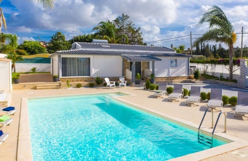Trappeto Villa | Wonderful villa for 8 guests with WIFI, A/C, private pool, TV and parking
