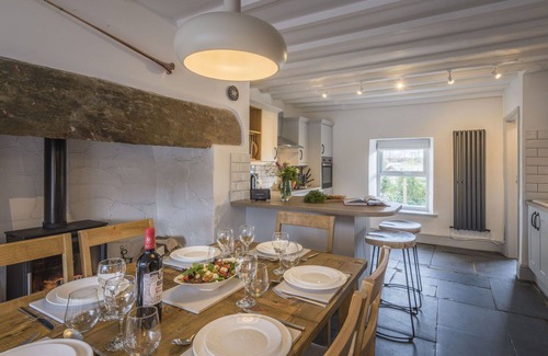 Ffestiniog House | Wonderful villa for 6 guests with hot tub and TV