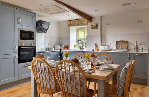Llandrillo House | Wonderful villa for 4 guests with WIFI, hot tub, TV and terrace