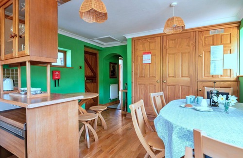 Llanidloes House | Wonderful villa for 6 people with WIFI, terrace and parking