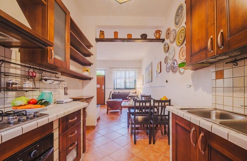 Viareggio House | Wonderful villa for 8 guests with TV, patio and parking