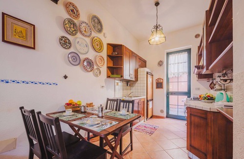Viareggio House | Wonderful villa for 8 guests with TV, patio and parking