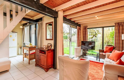 Westenschouwen House | Wonderful villa for 4 people with pool, WIFI, TV, terrace, pets allowed and parking