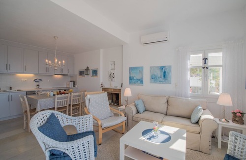 Maragas Villa | WONDERFUL VILLA WITH SPECTACULAR VIEWS AND PRIVATE POOL, 150m FROM THE BEACH