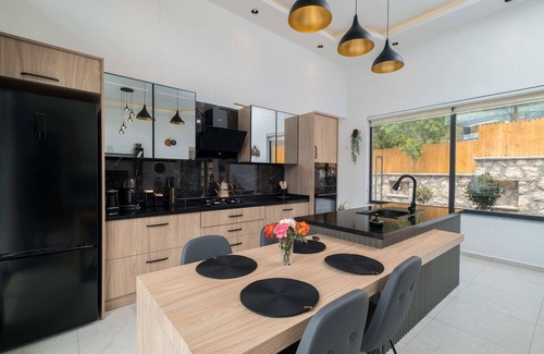 Sarıbelen Villa | Wonderful Villa With Huge Pool