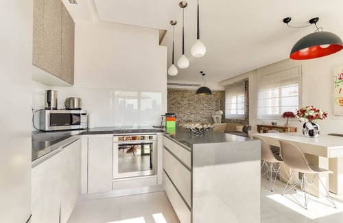 Kerem HaTeimanim Apartment | Wonderfull duplex 3BR Hakovshim SAFE ROOM