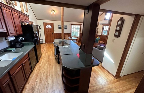 Florence House | Wonderfully located near Bay Street and all the wonderful restaurants. Sauna!