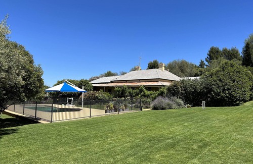 Parkes House | Wonga - A secluded oasis in the heart of Parkes