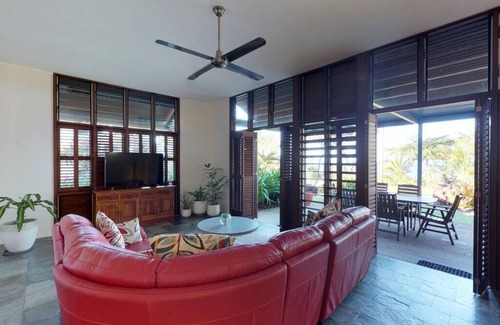 Wongaling Beach Apartment | Wongalinga Absolute Beachfront ~ Tropical Oasis