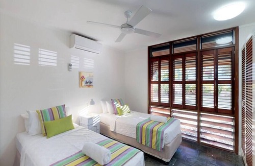 Wongaling Beach Apartment | Wongalinga Absolute Beachfront ~ Tropical Oasis