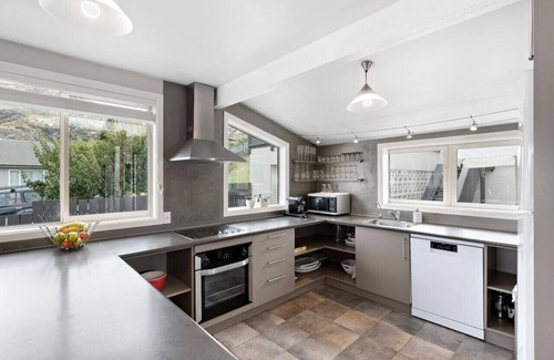Frankton House | Wood burner fire, parking and mountain and lake views.