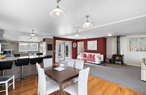 Frankton House | Wood burner fire, parking and mountain and lake views.