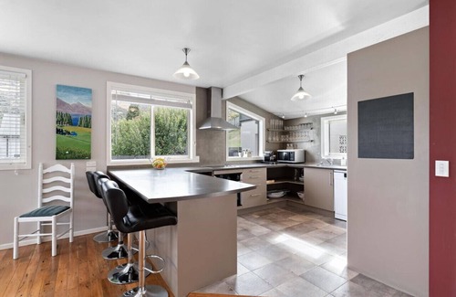 Frankton House | Wood burner fire, parking and mountain and lake views.