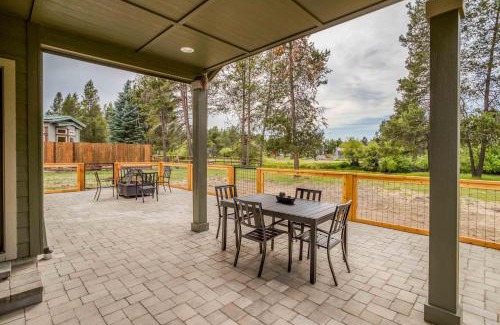 Oregon Water Wonderland House | Wood Duck Lodge - River Bend House - Meredith Lodging