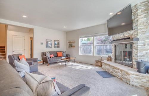 Oregon Water Wonderland House | Wood Duck Lodge - River Bend House - Meredith Lodging