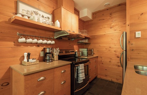Lac Superieur Village Cabin | Wood log cabin | Spa + Gym + Kids Club
