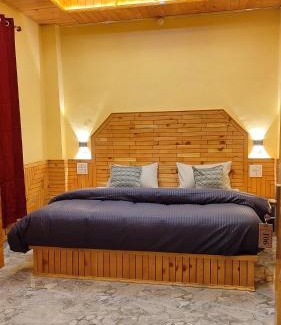 Kasol House | Wood packers