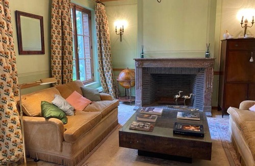 Pont-a-Lesse Villa | Wood Side Cottage avec piscine