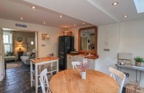 Sandsend Cottage | WOODBINE COTTAGE, pet friendly, character holiday cottage in Sandsend