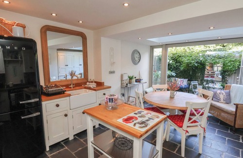 Sandsend Cottage | WOODBINE COTTAGE, pet friendly, character holiday cottage in Sandsend