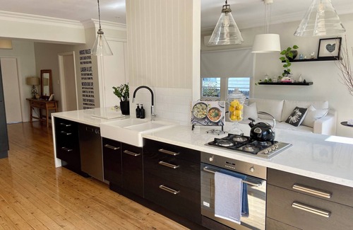 Bowral Cottage | Woodbine Cottage - ' The Perfect Weekender '