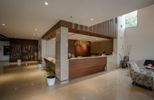 Perintalmanna Hotel | Woodbine Foliage