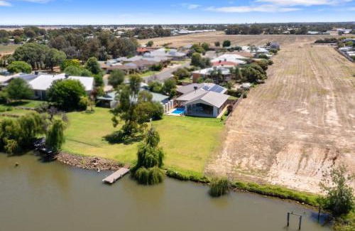 Yarrawonga House | Woodbine Waters Lakehouse