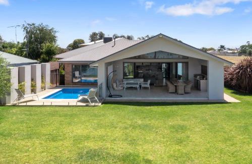 Yarrawonga House | Woodbine Waters Lakehouse
