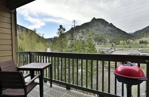 Frisco Condo | Woodbridge Inn Getaway: Pet Friendly, Mountain Views