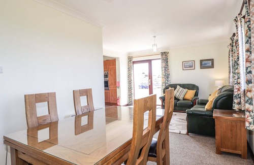 Hallin Cottage | WOODBURN COTTAGE, family friendly, with a garden in Dunvegan