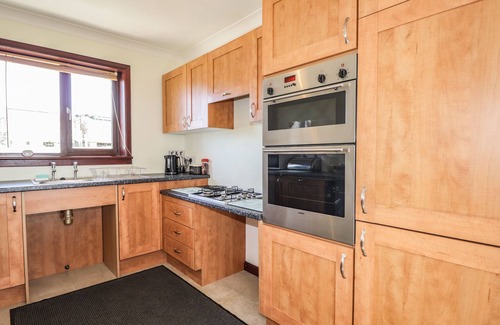 Hallin Cottage | WOODBURN COTTAGE, family friendly, with a garden in Dunvegan
