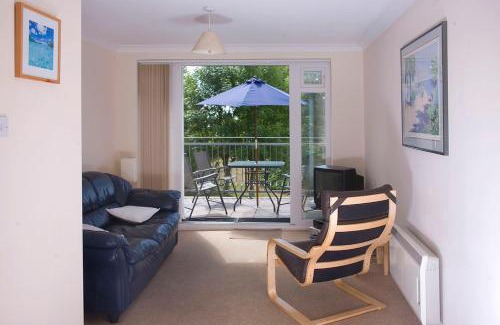 Ventnor Apartment | Woodcliffe Sea-view Apts