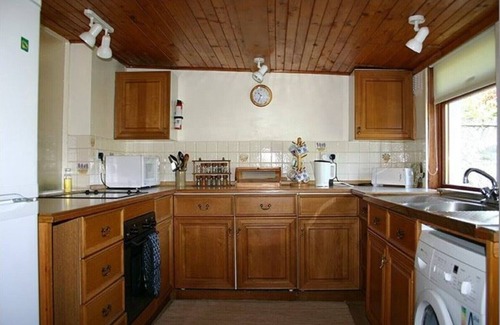 Ayr Cottage | Woodcroft Holiday Cottage in Ayr is set within the lawned, west-facing garden