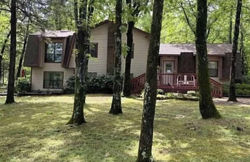 Greers Ferry House | Wooded Bliss on 1 acre with lake access across the street and sleeps up to 10!