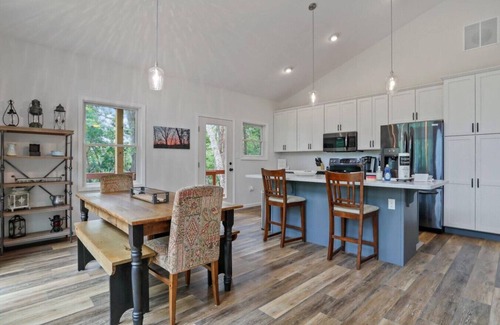 Great Cacapon Cabin | Wooded Bliss-Private Hot Tub and River Access