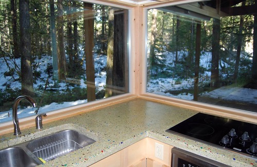 Rhododendron Cabin | Wooded Cabin Near Sandy River, Hot Tub and 10 Miles from Ski Resorts